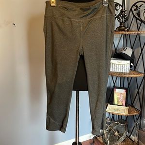 Women’s Fabletics Capri workout pants